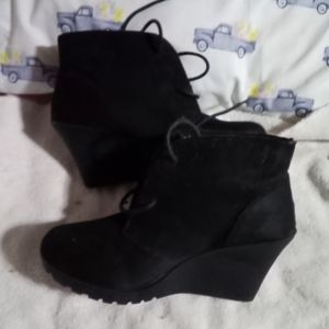 New black wedges